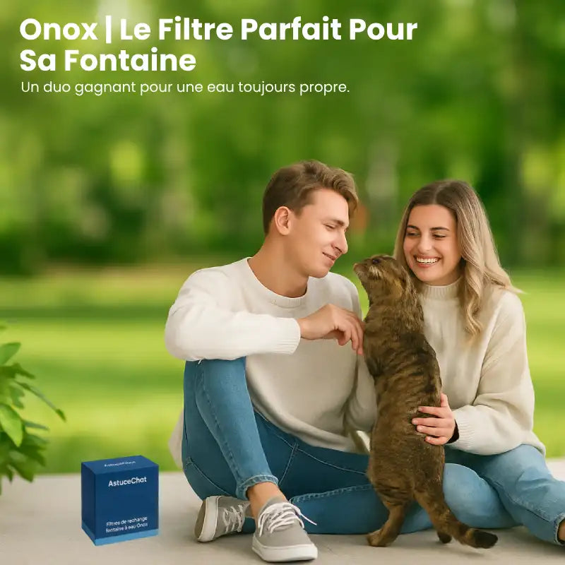 Filtre fontaine eau chats - Onox : couple et chat heureux