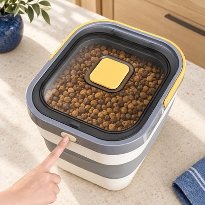 Bac a croquette - Stelo : croquettes visibles sous le couvercle transparent, vue de dessus - AstuceChat