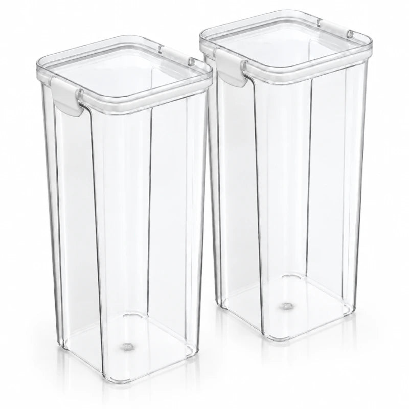 Boite croquettes chat - Stizi : duo blanc contenant des croquettes de tailles et de couleurs variées, sur le plan de travail d’une cuisine lumineuse - AstuceChat