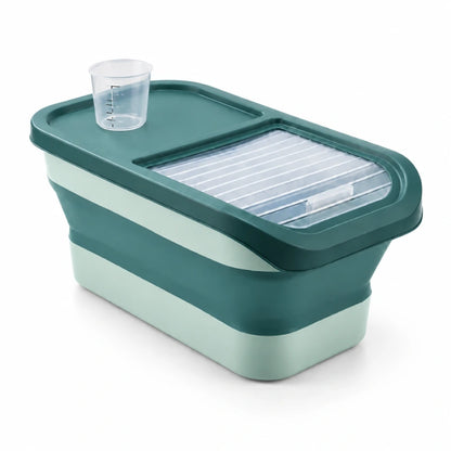Boîte rangement croquette - Stelia : Vert/Menthe avec doseur transparent gradué vide posé sur le couvercle - AstuceChat