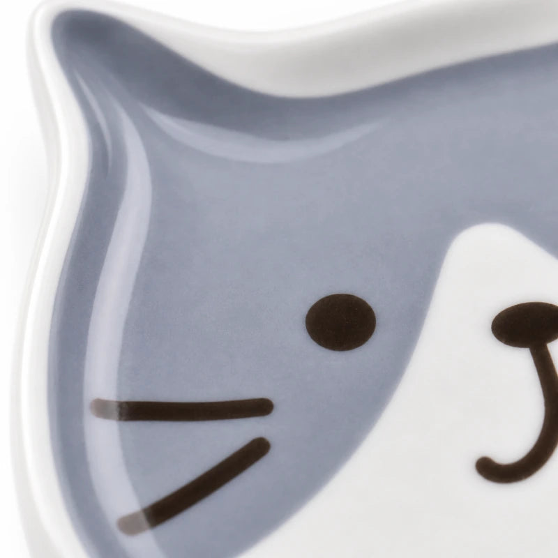 Chaton gamelle kawaii Fuku Fuku Nyanko - Gacoupe : gros plan Calico sur la céramique lisse et le motif chat - AstuceChat