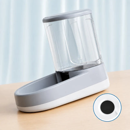 Distributeur eau croquettes compact chat - Duora : base stable avec détail antidérapant - AstuceChat