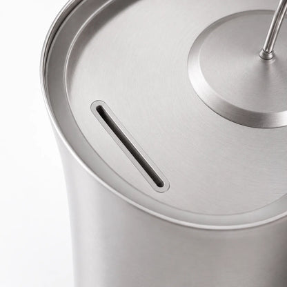 Fontaine a eau chat inox - Onox : texture acier inox en gros plan - AstuceChat