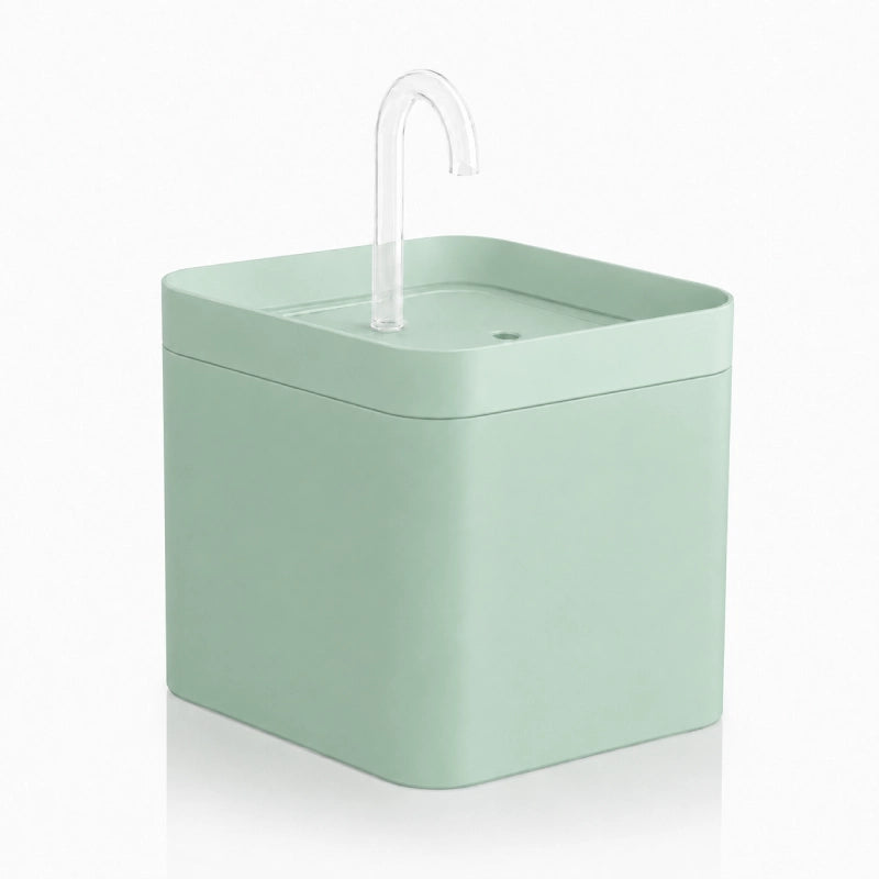 Fontaine eau chat compacte et élégante - Ovelou : modèle Vert Sauge avec alimentation USB - AstuceChat