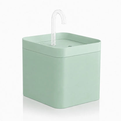 Fontaine eau chat compacte et élégante - Ovelou : modèle Vert Sauge avec alimentation USB - AstuceChat