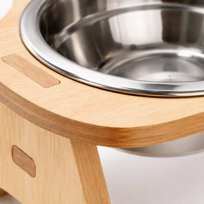 Gamelle chat bois - Gabane : close-up bois clair et bol inox - AstuceChat
