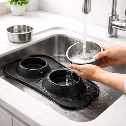 Gamelle chat silicone - Galiss - nettoyage des bols inox amovibles sous le robinet - AstuceChat