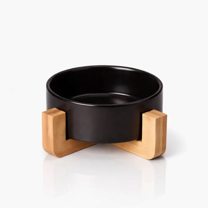 Gamelle ergonomique pour chat - Galvo : Solo Noir Onyx sur support en bois vue de face - AstuceChat