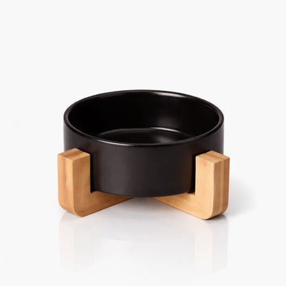 Gamelle ergonomique pour chat - Galvo : Solo Noir Onyx sur support en bois vue de face - AstuceChat