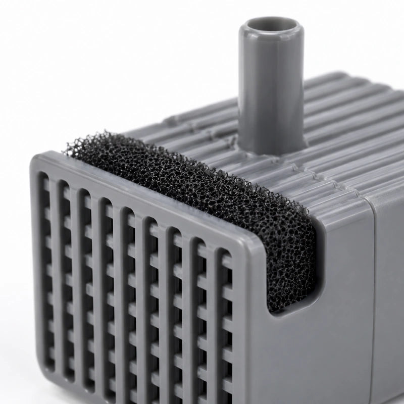 Pompe fontaine Petkit : gros plan sur la pompe avec mousse de filtration - AstuceChat