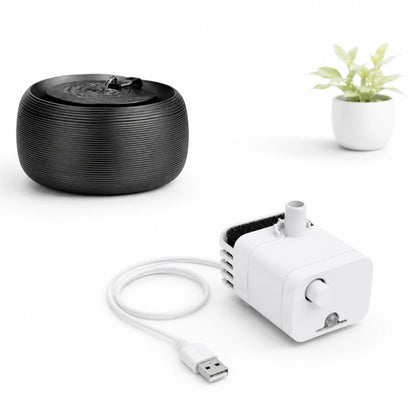Pompe Oarty pour fontaine à eau chat : vue produit avec câble USB - AstuceChat