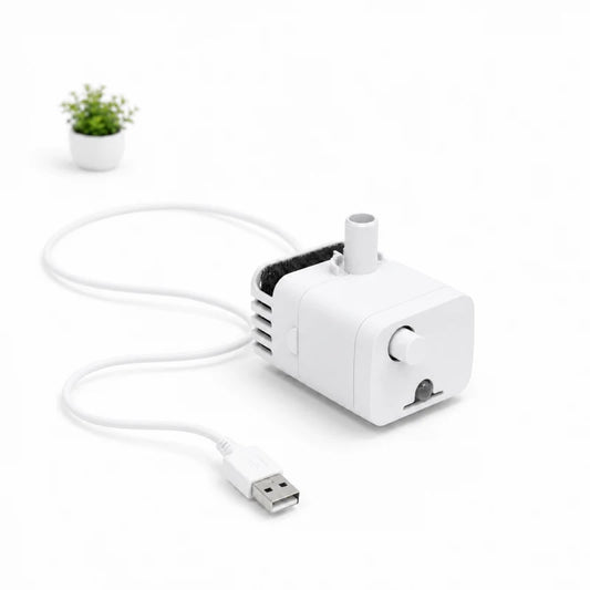 Pompe Oarty pour fontaine à eau chat : vue produit avec câble USB - AstuceChat